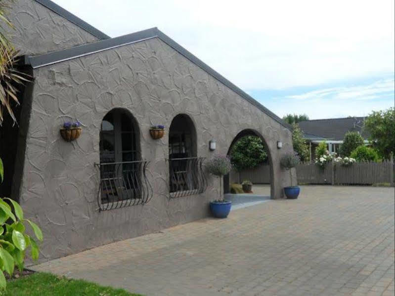 Barrington House Homestay *